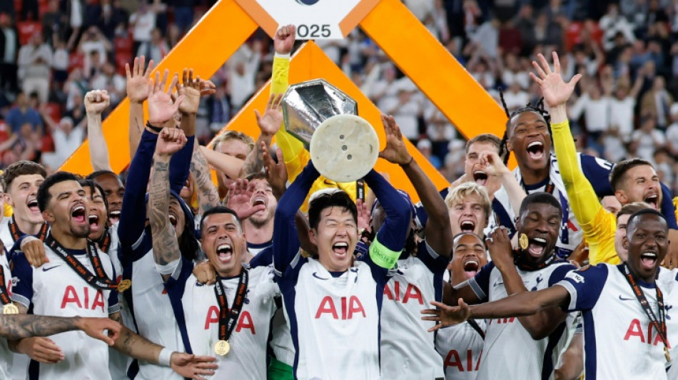 Ap&oacute;s 41 anos, Tottenham conquista seu 3&ordm; t&iacute;tulo europeu