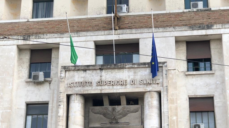 Malattie infettive, sospeso dalle Regioni l'invio di dati per la sorveglianza