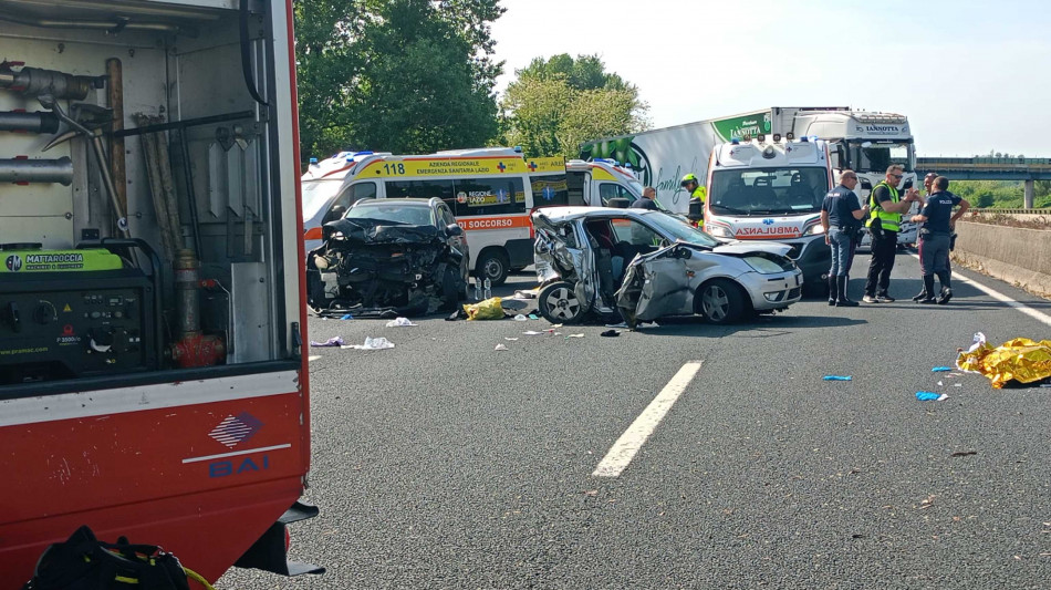 Tamponamento in A1, morti padre e figlio di 8 anni