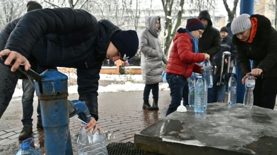 Des millions d'Ukrainiens toujours priv&eacute;s de courant apr&egrave;s des frappes russes