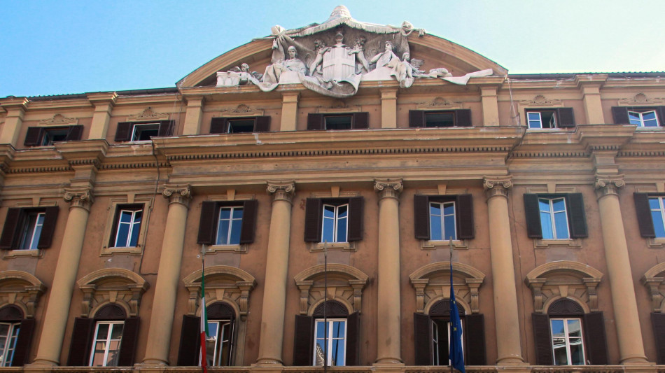 Lo spread tra Btp e Bund tedeschi chiude in calo a 97 punti