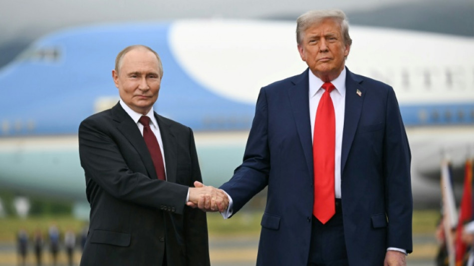  Trump faces fresh questions over ties to 'humanitarian' Putin 