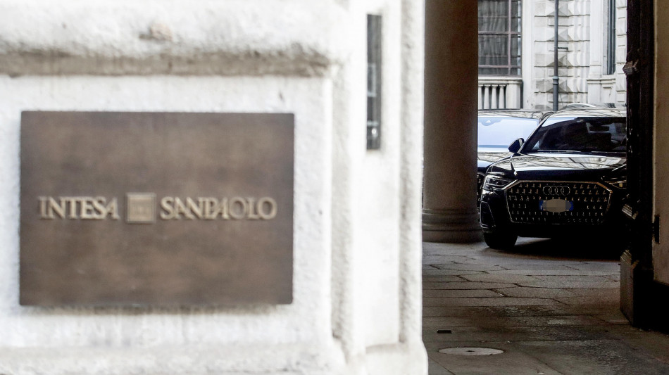  Intesa, da Delfin impegno di adesione all'Opas per Mps 