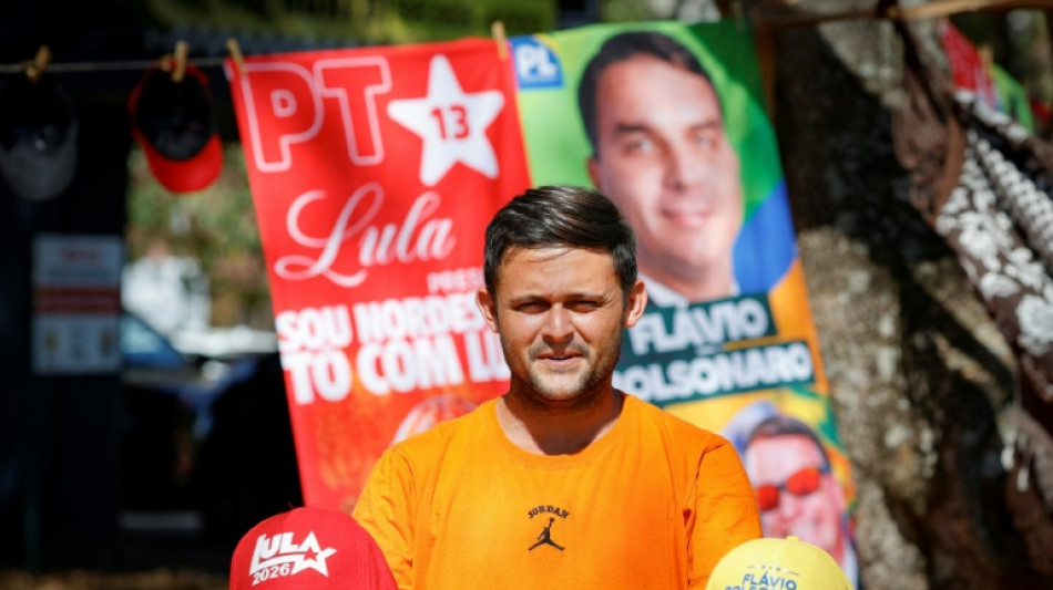  Lula enfrenta Fl&aacute;vio Bolsonaro em sua &uacute;ltima batalha eleitoral 