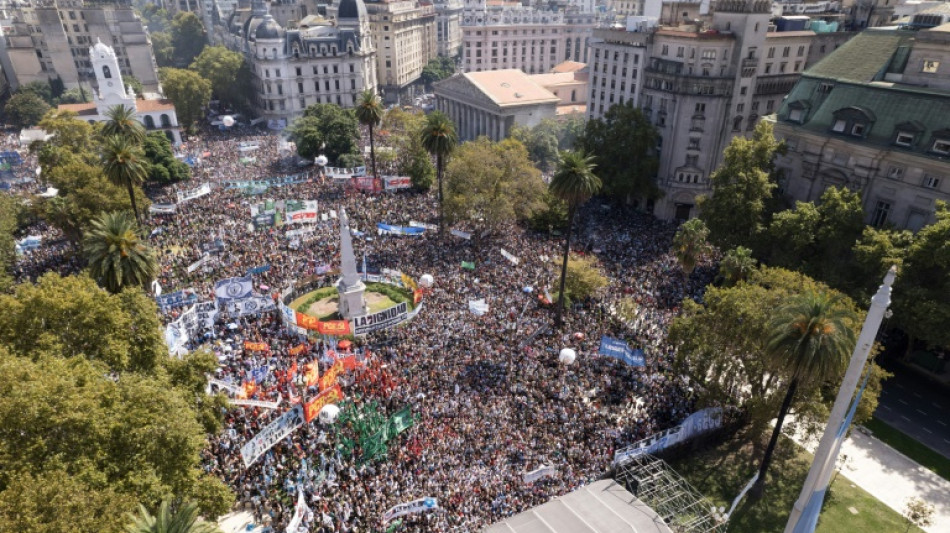 Argentinos fazem manifesta&ccedil;&atilde;o em massa pela mem&oacute;ria da ditadura