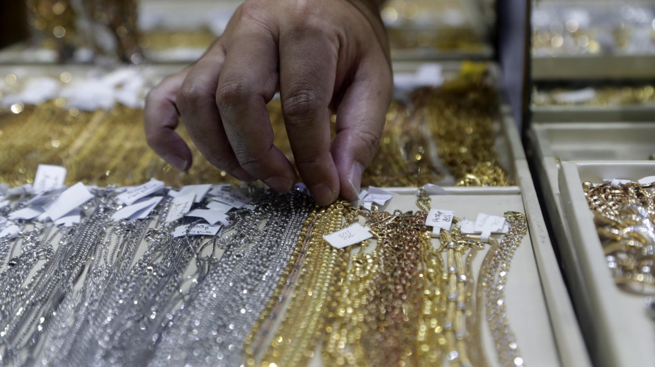 Prezzo oro e argento in rialzo con attesa taglio dei tassi Fed