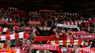 Liverpool mantiene el pleno de victorias, Manchester United coge aire