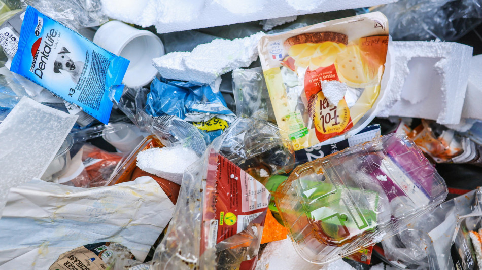 Marevivo, 'la plastica ci invade ma nessuno ne parla'