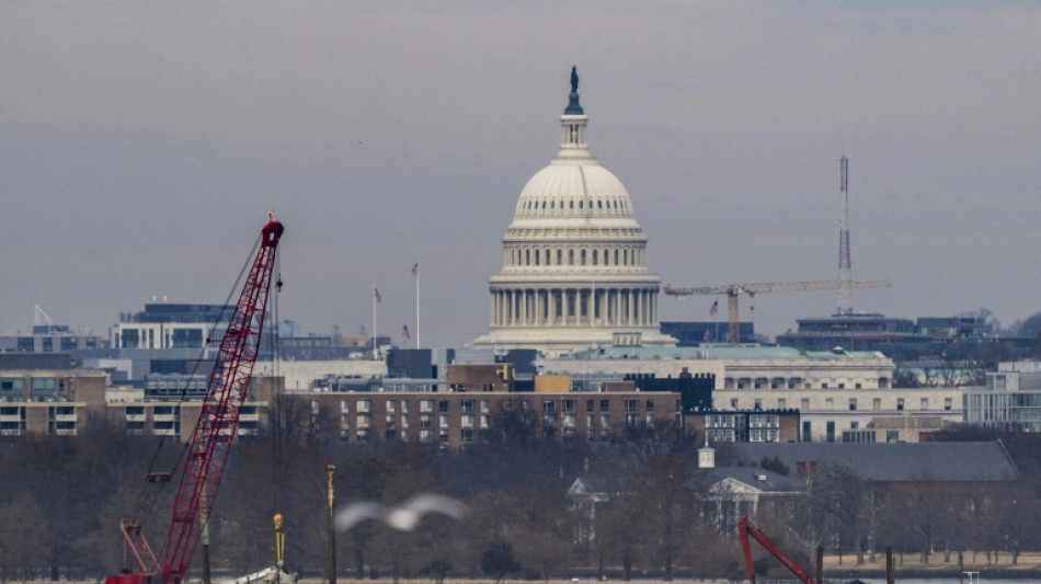 Recuperan en EEUU parte del fuselaje del avi&oacute;n que choc&oacute; con un helic&oacute;ptero militar