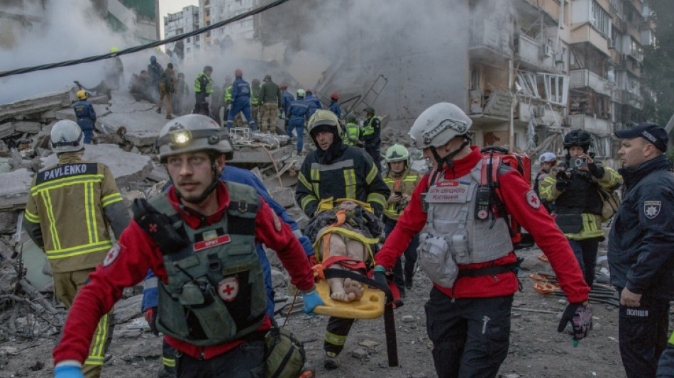  Russia pummels Kyiv, killing three and denting peace hopes 