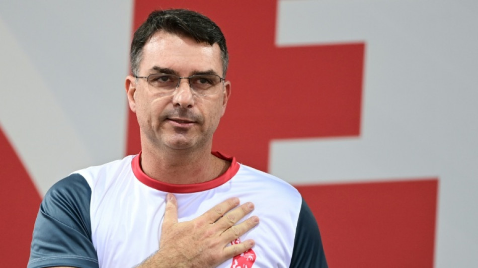  Brasiliens Ex-Präsident Bolsonaro soll Sohn Flávio zu politischem Erben ernannt haben 