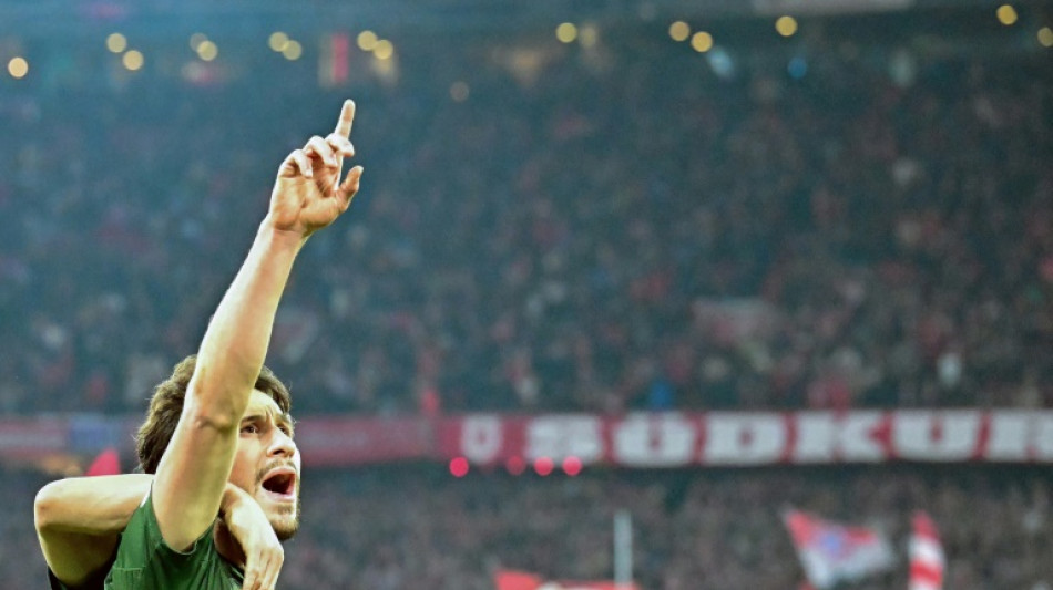 Celtic &eacute; tetracampe&atilde;o escoc&ecirc;s e iguala Rangers em n&uacute;mero de t&iacute;tulos