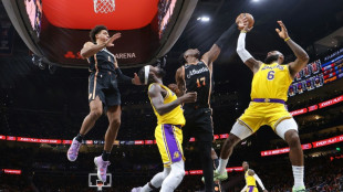 NBA: James f&ecirc;te son anniversaire avec 47 points, les Lakers r&eacute;galent