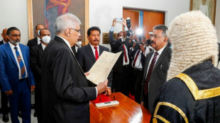 Sri Lanka : le pr&eacute;sident Wickremesinghe investi, en qu&ecirc;te d'un gouvernement