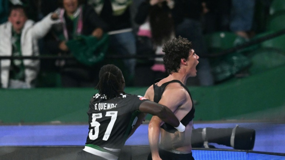 Sporting vence nos acr&eacute;scimos e mant&ecirc;m disputa acirrada com Benfica pelo t&iacute;tulo do Portugu&ecirc;s