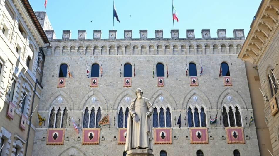  Bid by Italy's Intesa bank to take over MPS gets boost 
