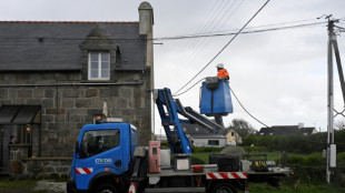 Temp&ecirc;tes Ciaran et Domingos : 126.000 foyers restent priv&eacute;s d'&eacute;lectricit&eacute; lundi matin
