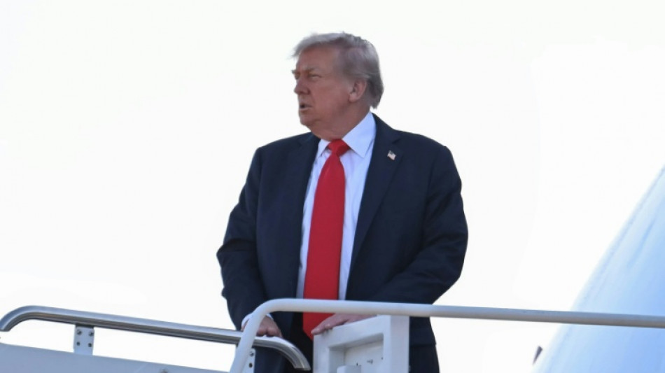 C&uacute;pula entre Trump e Putin sobre a Ucr&acirc;nia come&ccedil;a com um aperto de m&atilde;os