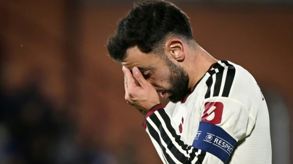  Fernandes laments 'mood of defeat' as Man Utd crumble in Como 