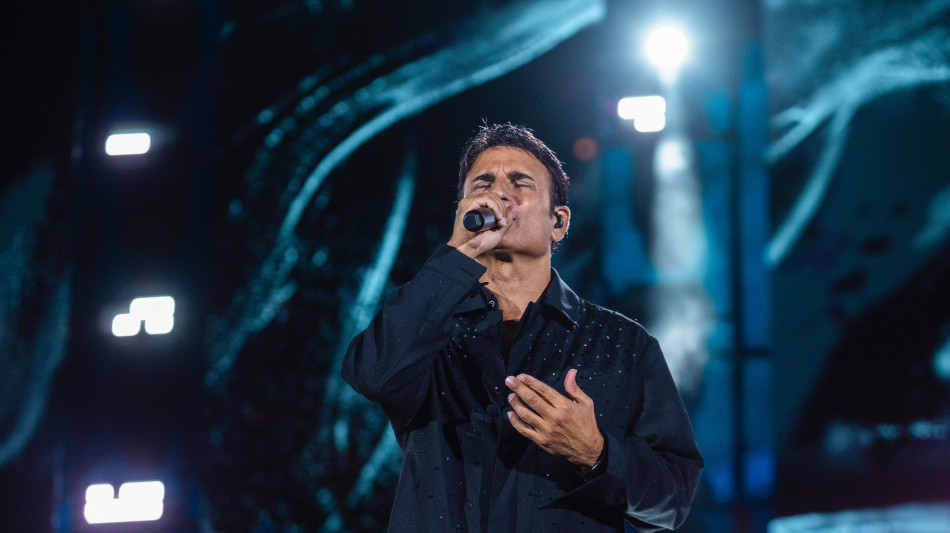 Sal Da Vinci, "Rossetto e caff&egrave;" conquista Piazza Plebiscito