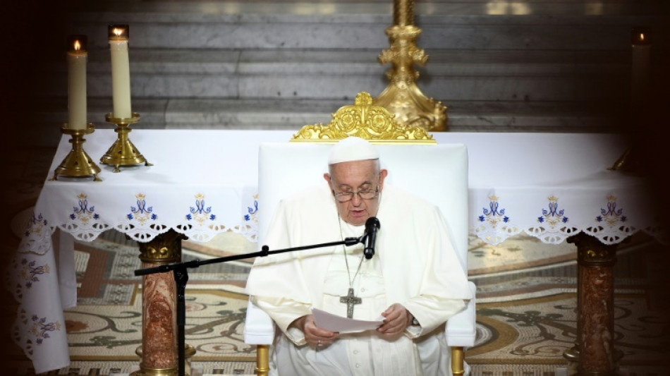 A Marseille, le pape d&eacute;nonce l'"indiff&eacute;rence" et la "peur" face aux migrants