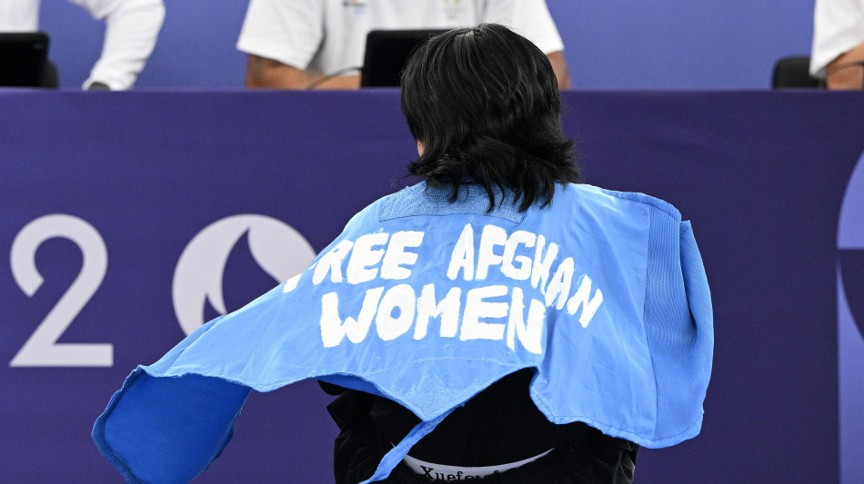Parigi: 'Free Afghan Women', squalificata Bgirl dei Rifugiati