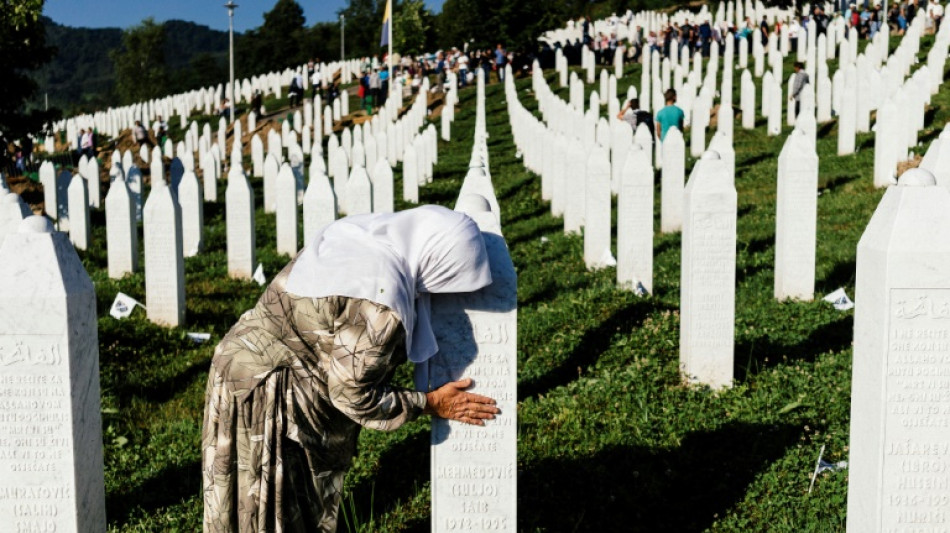 Srebrenica: Le Premier ministre n&eacute;erlandais s'excuse aupr&egrave;s d'anciens Casques bleus