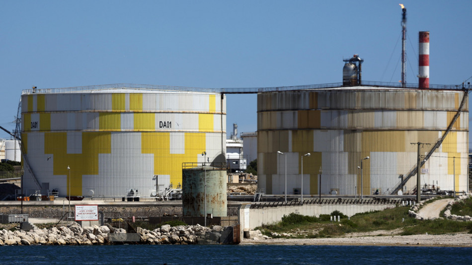  Il petrolio &egrave; in leggero rialzo ma in Usa resta sotto i 70 dollari 