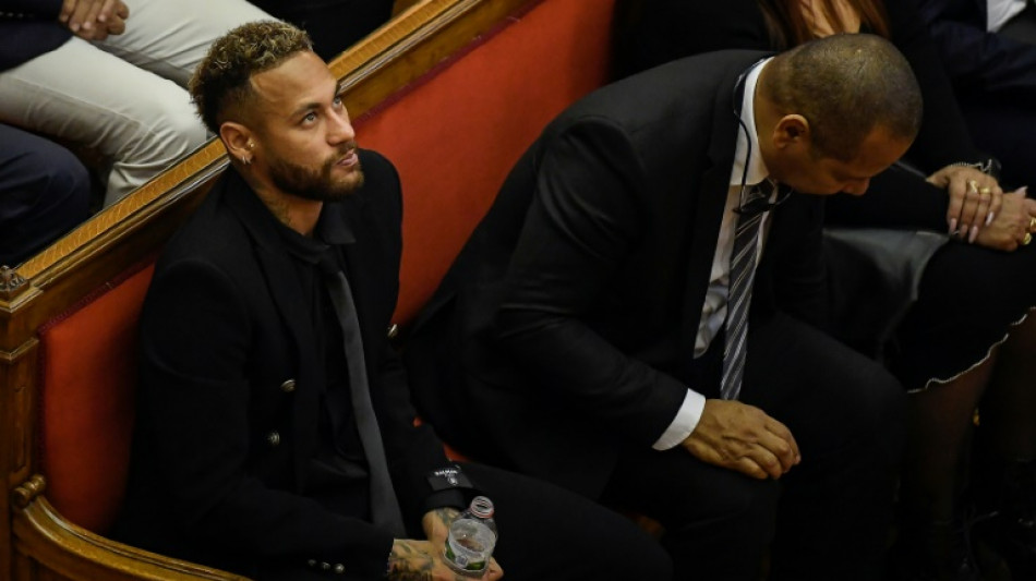 Prozess gegen Neymar wegen Unregelm&auml;&szlig;igkeiten bei Vereinswechsel 2013 begonnen