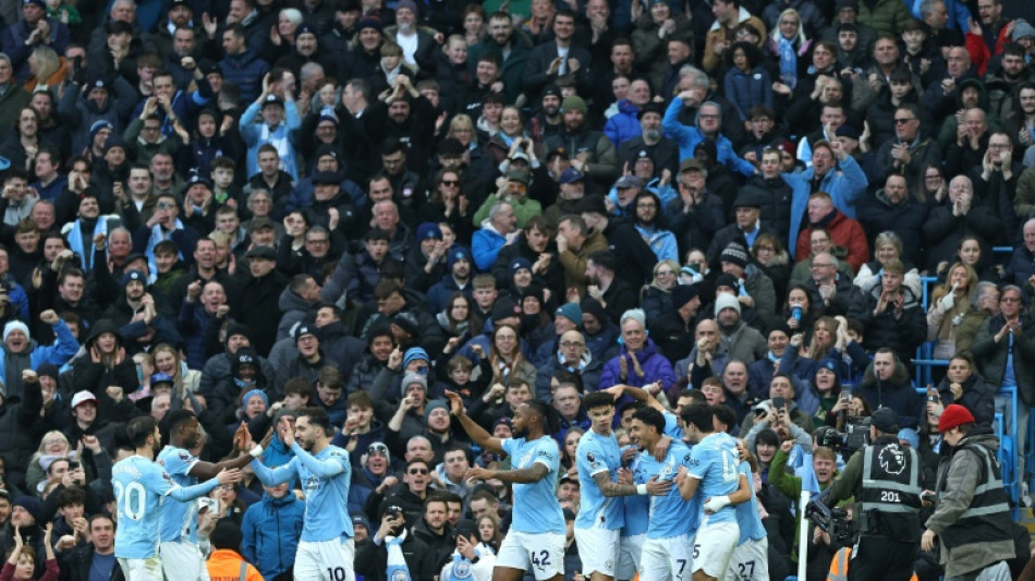 Manchester City vence Wolverhampton e se aproxima do Arsenal