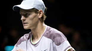Sinner avan&ccedil;a &agrave;s semifinais em Rotterdam ap&oacute;s abandono de Raonic