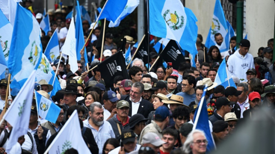 Presidente eleito lidera marcha contra corrup&ccedil;&atilde;o na Guatemala