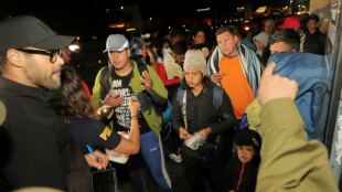 Avi&atilde;o com migrantes bloqueados na fronteira Chile-Peru segue para a Venezuela 