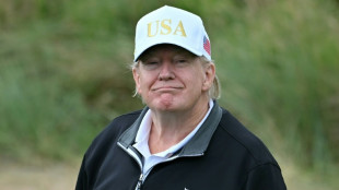 Trump termina su visita a Escocia inaugurando un campo de golf