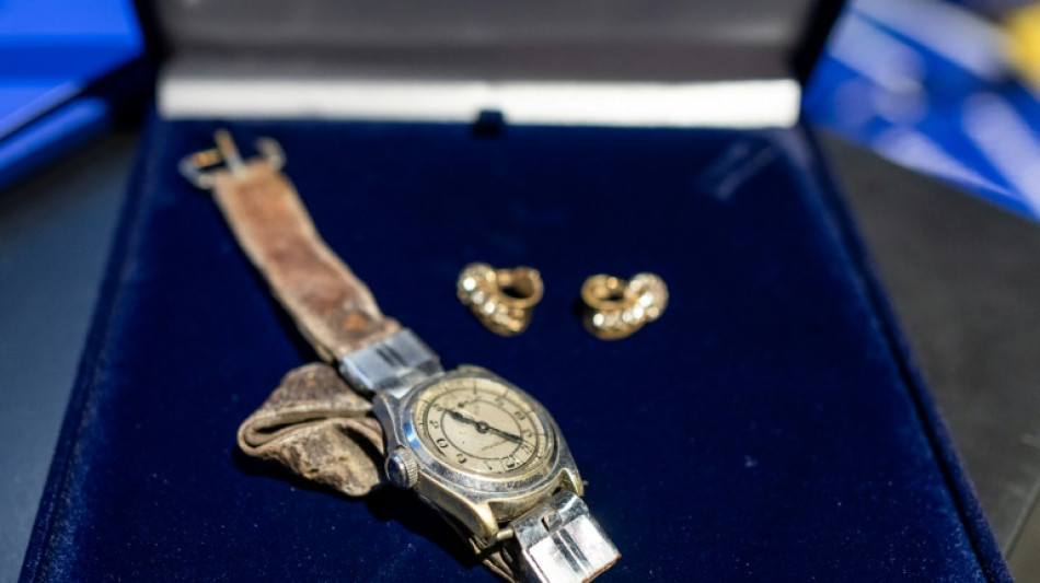 Un archivo alem&aacute;n restituye objetos personales a familiares de v&iacute;ctimas del nazismo