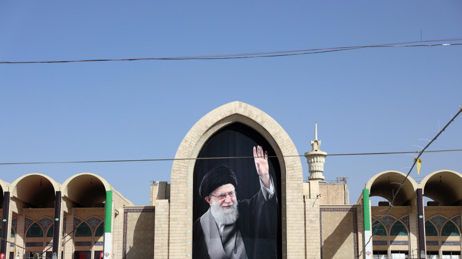  Teheran, iniziati ufficialmente i funerali di Khamenei 