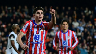 Com &Aacute;lvarez e Szczesny em grande fase, Atl&eacute;tico e Bar&ccedil;a duelam nas semis da Copa do Rei