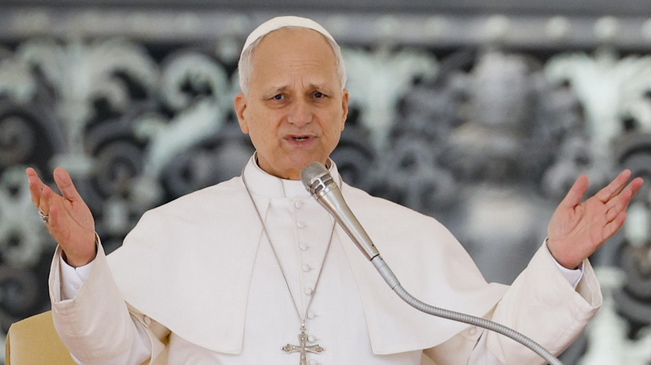 Il Papa, 'imploriamo la pace per il mondo intero'