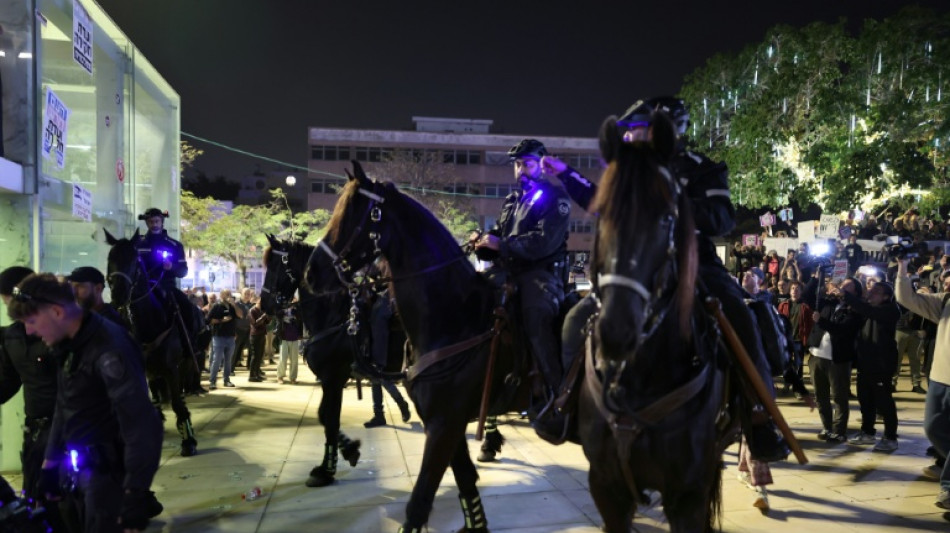  Hunderte Menschen fordern in Tel Aviv ein Ende des Iran-Kriegs 