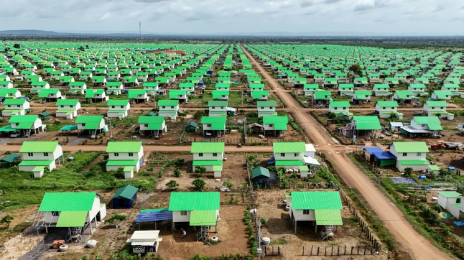  Dans un "village d'attente", des Cambodgiens d&eacute;plac&eacute;s tentent de se reconstruire 