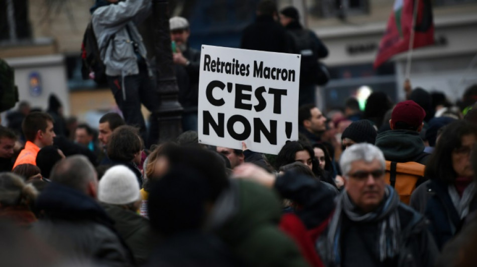 Retraites: pros et anti-r&eacute;forme campent sur leur position