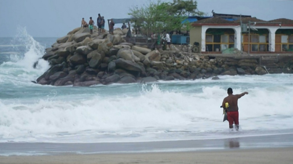 Passagem do furacão Erick pelo México deixa dois mortos