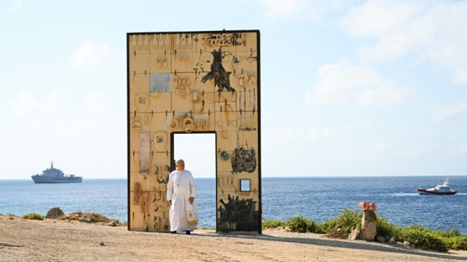  Papst macht in Lampedusa auf Schicksal von Migranten aufmerksam 