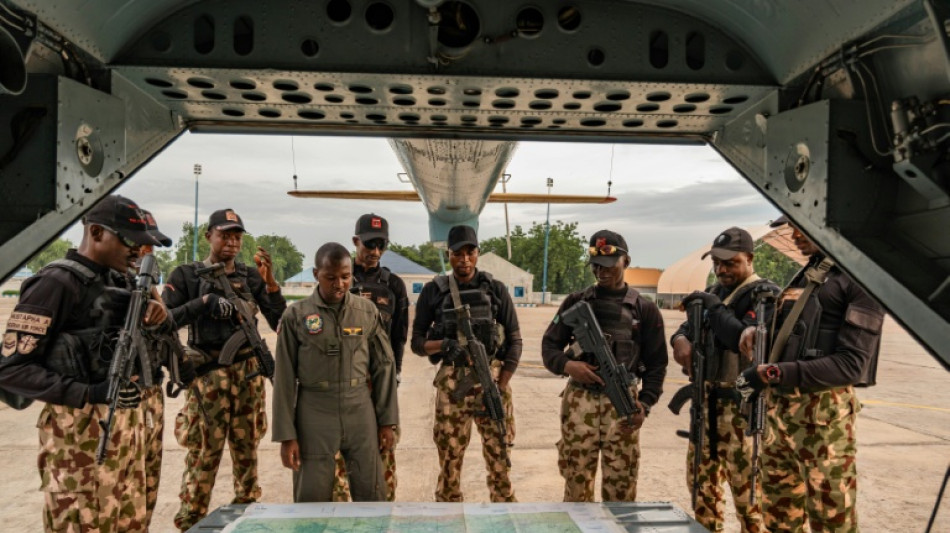  Un avi&oacute;n militar se estrella en Nigeria con 32 personas a bordo 
