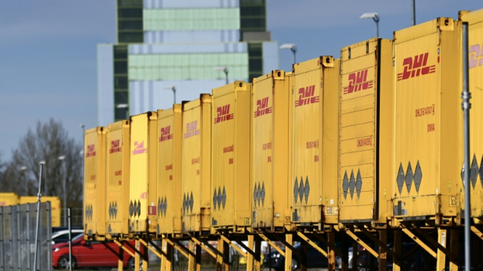 DHL confront&eacute; &agrave; des restrictions a&eacute;riennes et maritimes changeant "d'heure en heure", selon son patron