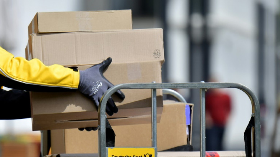 &Uuml;berfall auf Paketboten in D&uuml;sseldorf: T&auml;ter r&auml;umen ganzes Zustellerfahrzeug aus