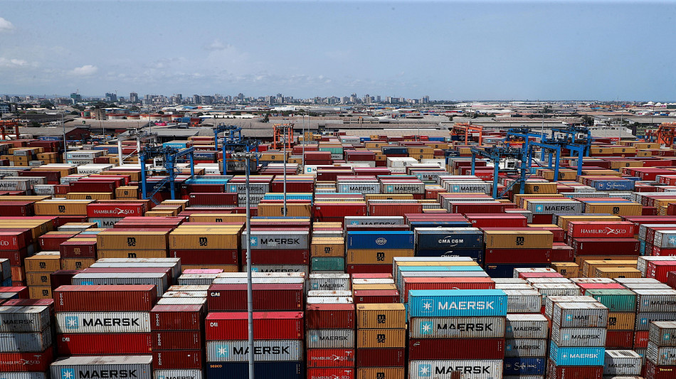  Istat, ad aprile export +8,8% su anno in valore, su mese -2,2% 