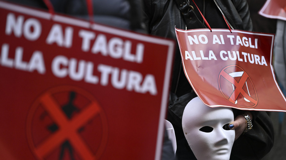  Discontinuit&agrave; e welfare debole, in uno studio Cgil le criticit&agrave; dello spettacolo 