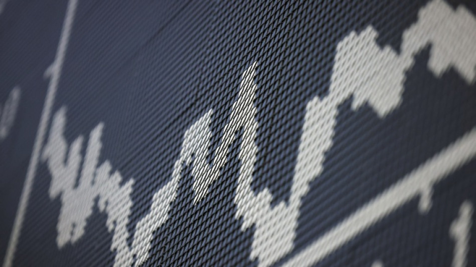 Stocks mostly rise before tech earnings, central bank calls 