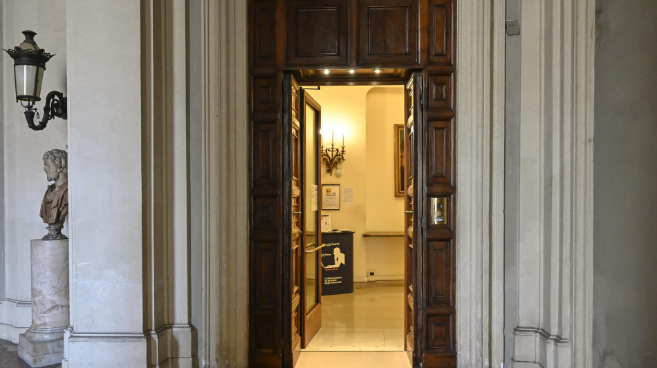 Fonti, si tratta con banche, ipotesi contributo 3 miliardi